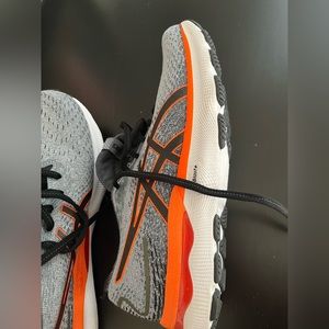 Asics tennis shoes size 8